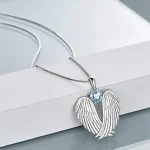 bijou coeur bleu avec ailes