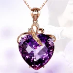 collier plaqué or coeur zircon violet