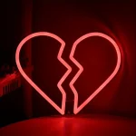 éclairage LED coeur brisé rouge