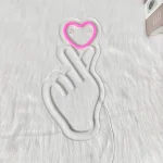 Néon coeur pour décoration contemporaine