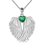 collier élégant coeur vert ailes