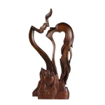 Sculpture Amour avec coeur bois foncé
