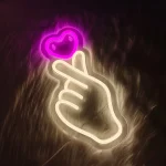 Ambiance romantique avec néon coeur