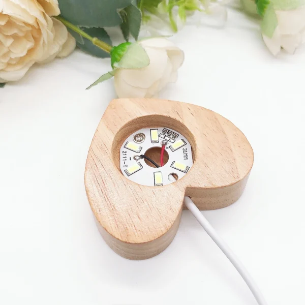 Petit présentoir coeur en bois avec LED blanc