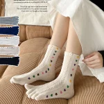 chaussettes beige à motif cœur