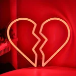 design néon coeur brisé rouge
