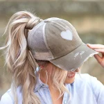 casquette kaki cœur