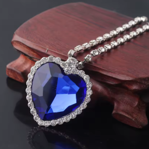 Collier coeur de l'océan bleu luxueux