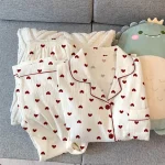 pyjama doux blanc avec coeur rouge