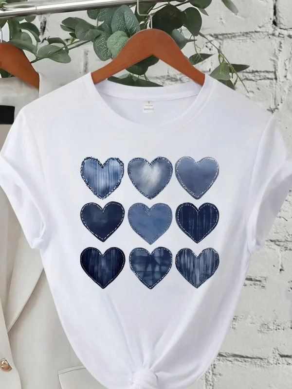 T-shirt blanc plus coeurs design