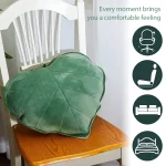 coussin avec motif coeur feuille