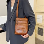 Vue bandoulière sac cœur