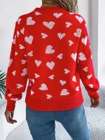 Pull tricot rouge et rosee