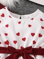 veste coeur avec ruban rouge et blanc