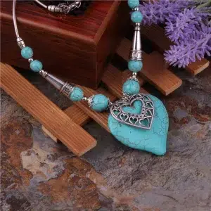 Collier coeur pierre semi-précieuse bleue et zinc