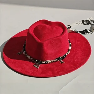 Chapeau fedora coeur suède végan chaîne coeur étoiles pendentifs