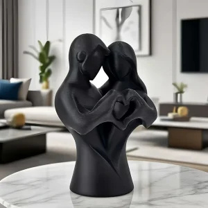 Statuette amoureux coeur avec les mains