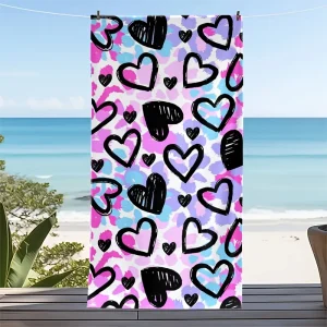 Grande serviette de plage coeurs noirs sur fond rose bleu violet