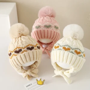 Chapeau d'hiver fillettes coeur tricoté