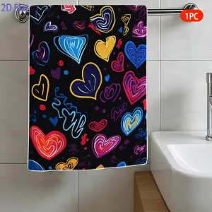 Serviette noire et coeurs multicolores