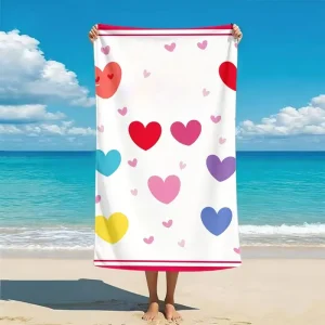 Serviette de plage coeur colorés sur blanc