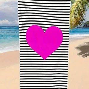 Serviette de plage lignée gros coeur rose