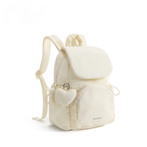 Joli sac à dos coeur accroché