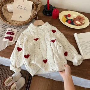 Pull fille coeur tacheté rouge ou blanc crème