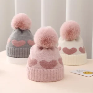 Bonnet hiver coeur bébé pompon